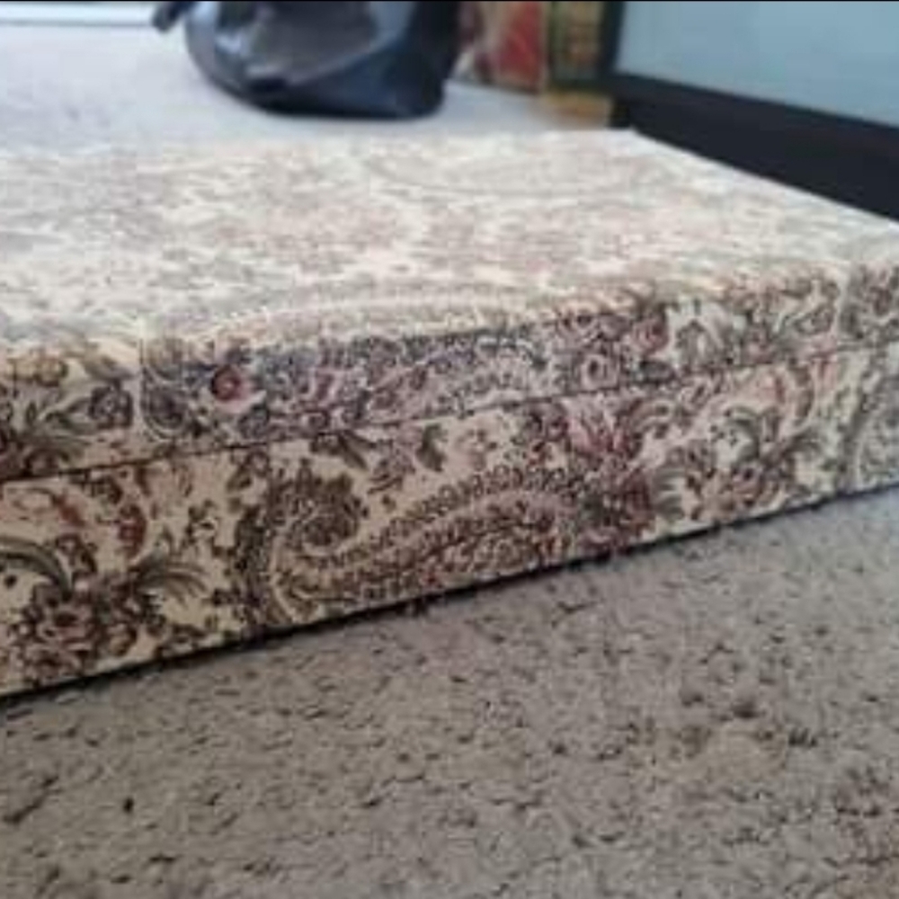 Box - Picture 2 of 4